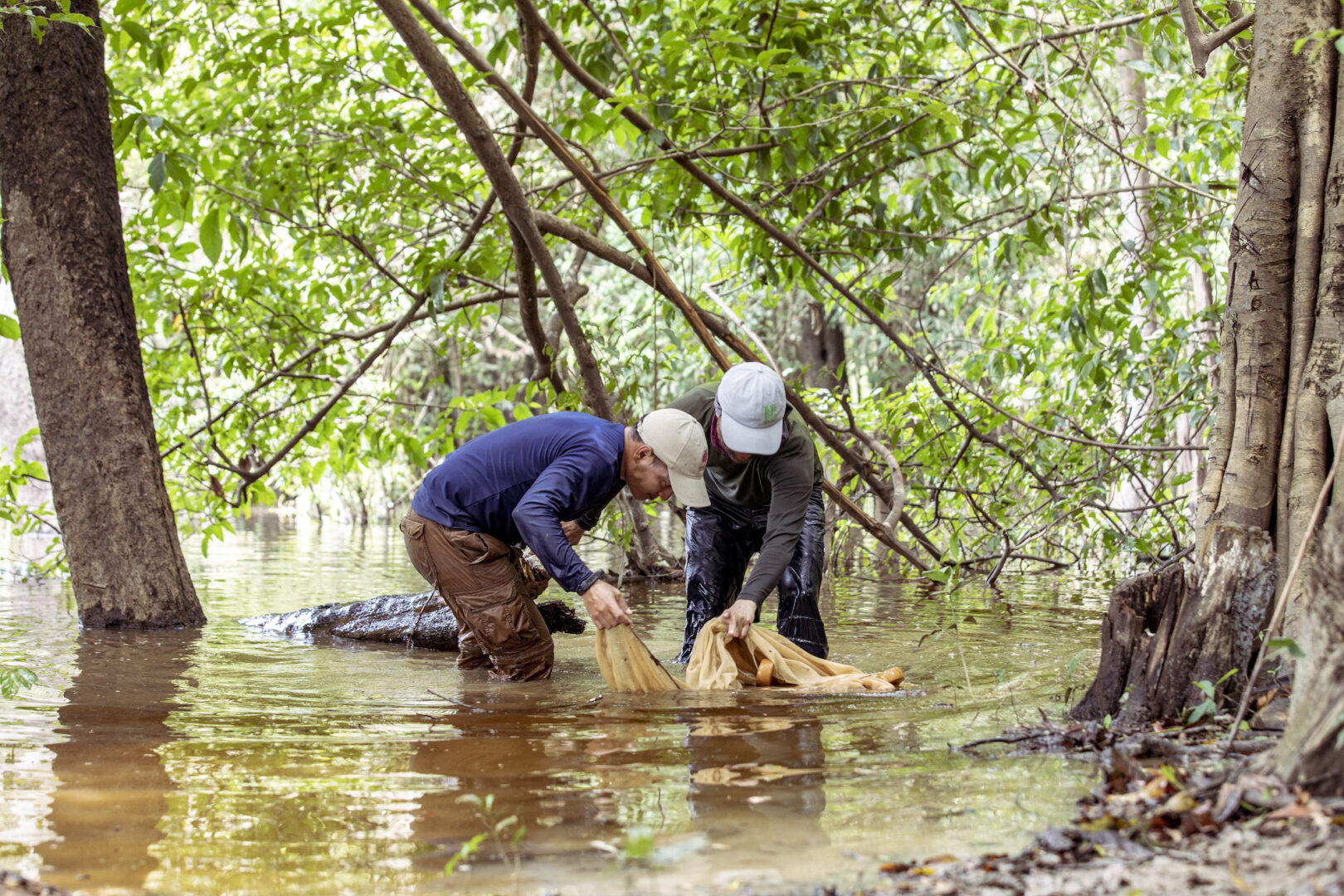 Los indígenas que protegen su territorio a través de la pesca y la ciencia