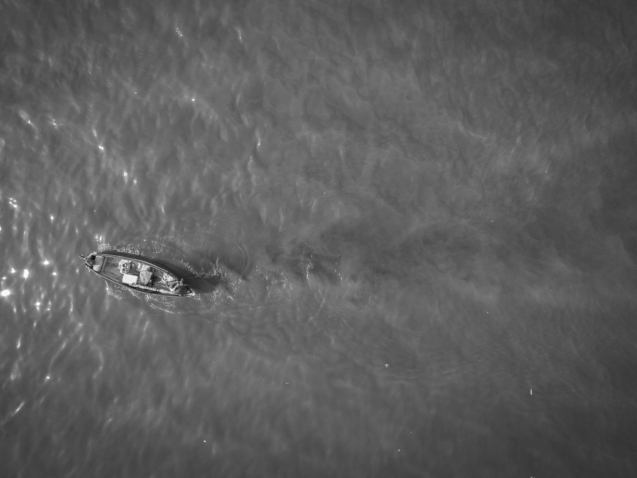 Manuel Yepes, known as “Chichi,” was Alejandro Carranza’s closest fishing partner. Since Carranza’s death, fear has forced him to fish only during daylight hours.
“Alejandro learned to fish with us from the age of fifteen. He became a great fisherman—a good friend, a good father, and a good human being.”